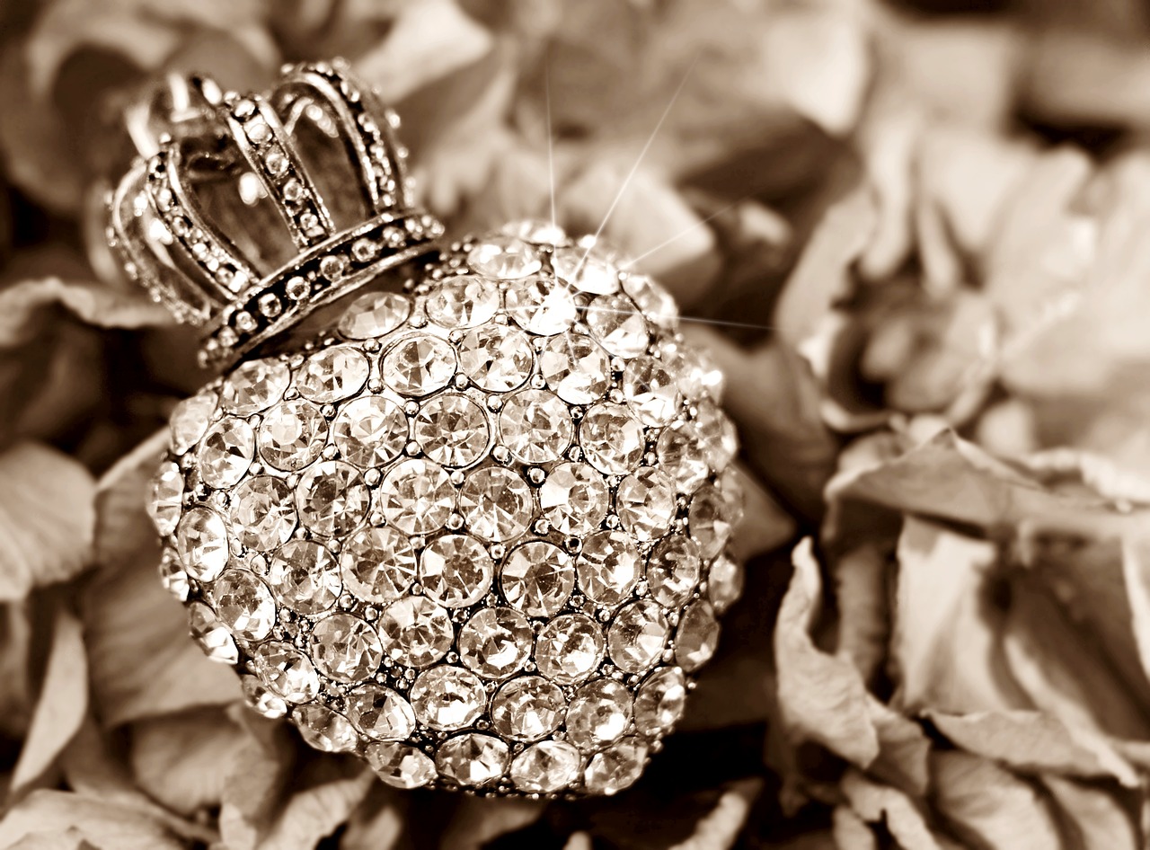 heart, flower background, crown-2945406.jpg
